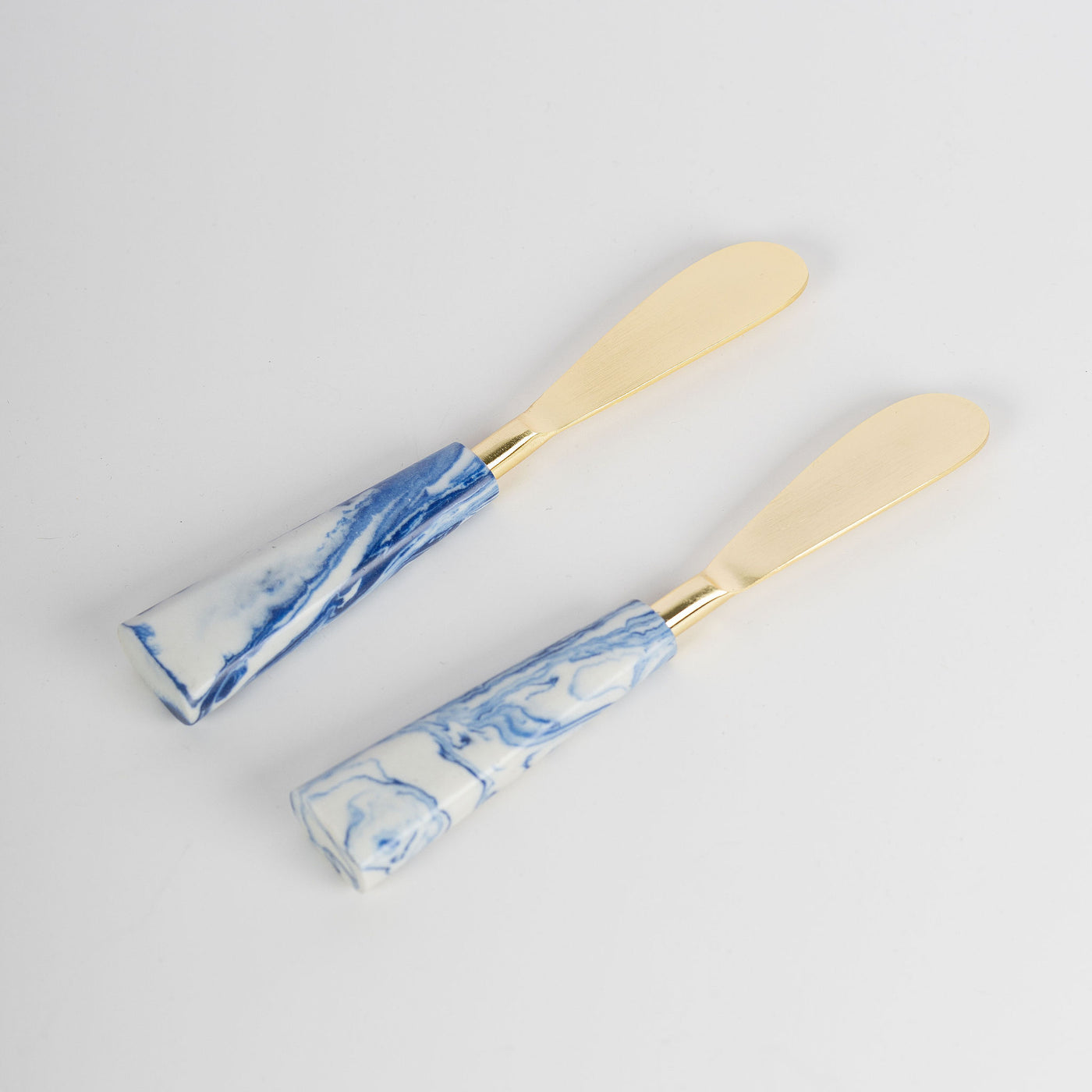 Blue and White Spreaders